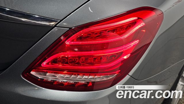 Mercedes-Benz C-Class 2017 — photo 9