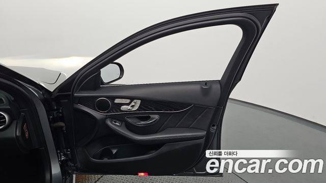 Mercedes-Benz C-Class 2017 — photo 14