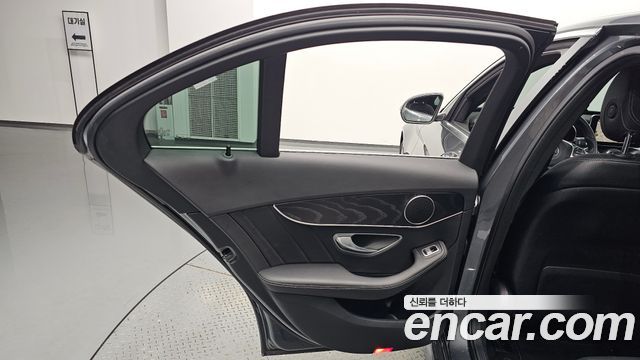 Mercedes-Benz C-Class 2017 — photo 15