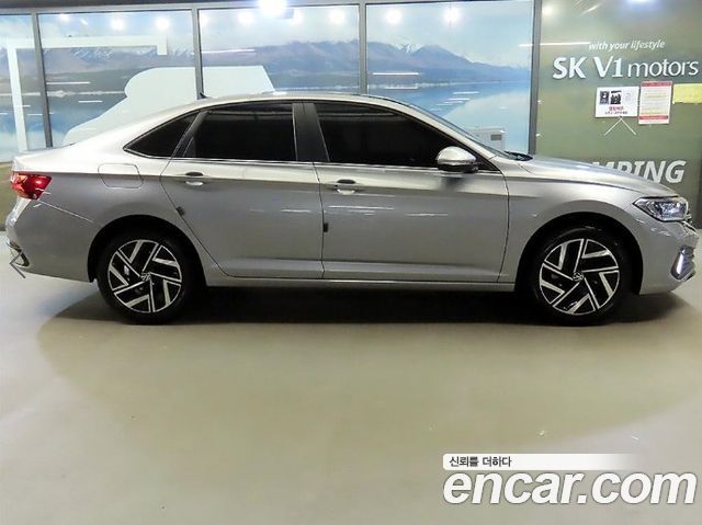 Volkswagen Jetta 2024 — photo 3