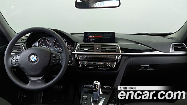 BMW 3-Series 2018 — photo 9