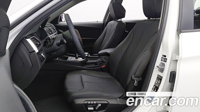 BMW 3-Series 2018 — photo 13