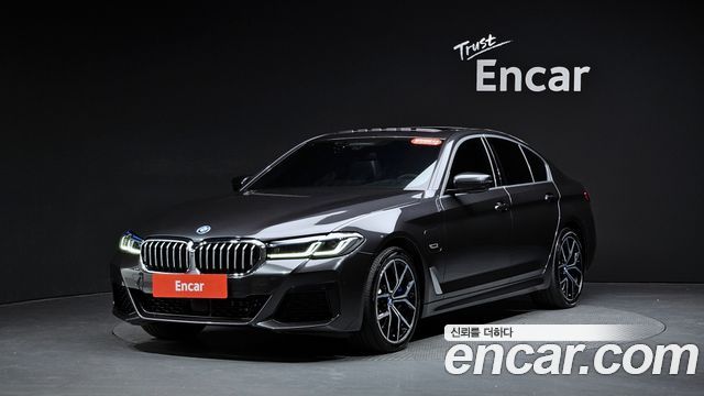 BMW 5-Series 2022 — photo 32
