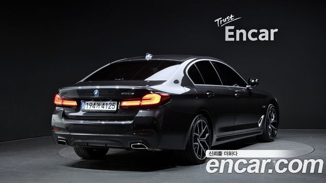 BMW 5-Series 2022 — photo 2