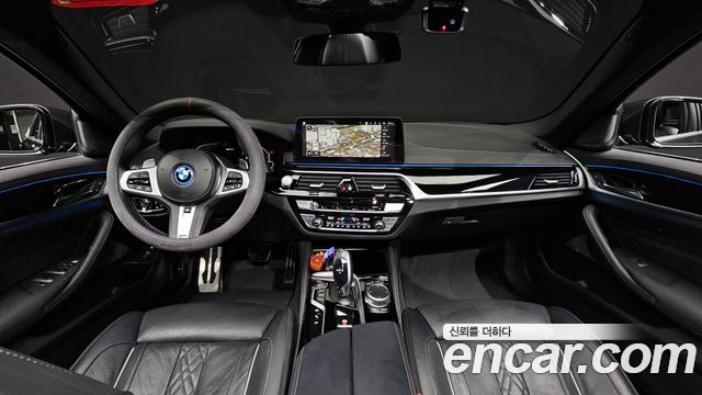 BMW 5-Series 2022 — photo 10
