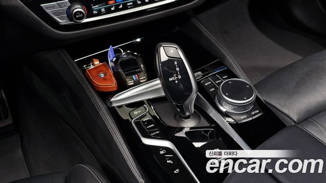 BMW 5-Series 2022 — photo 12