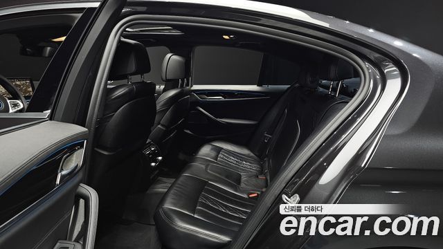 BMW 5-Series 2022 — photo 18
