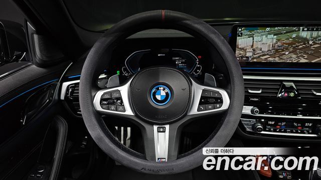 BMW 5-Series 2022 — photo 19
