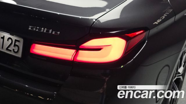 BMW 5-Series 2022 — photo 9