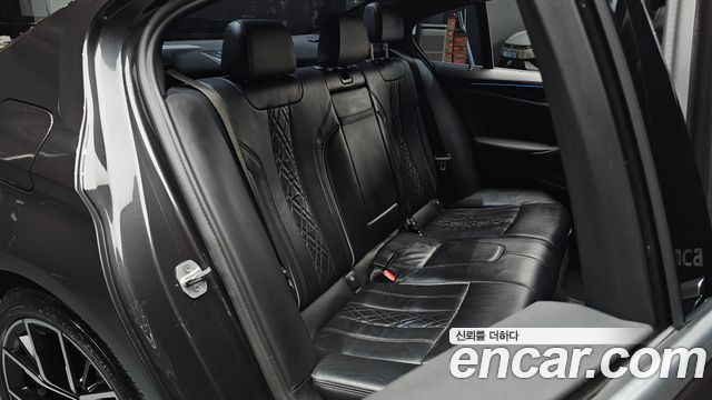 BMW 5-Series 2022 — photo 16