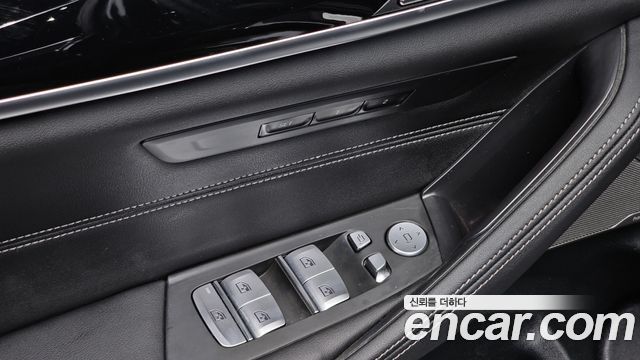 BMW 5-Series 2022 — photo 28