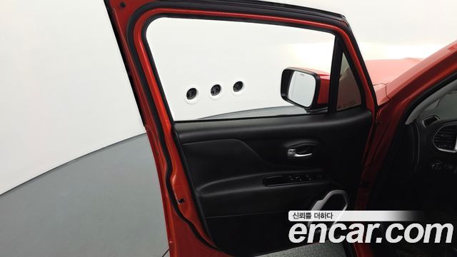 Jeep Renegade 2018 — photo 14
