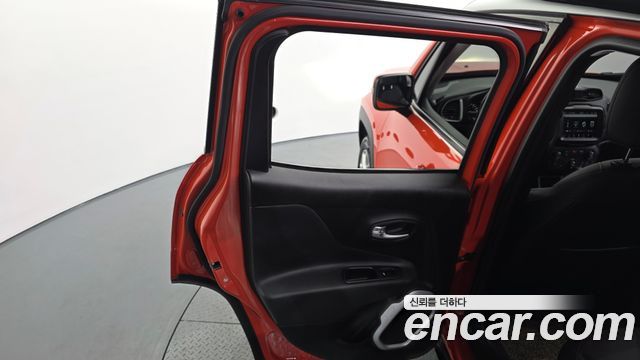 Jeep Renegade 2018 — photo 15
