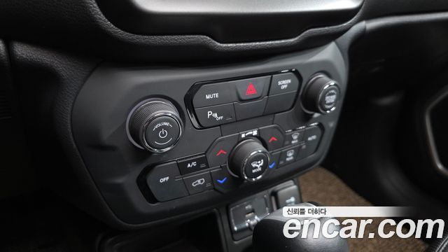 Jeep Renegade 2018 — photo 31
