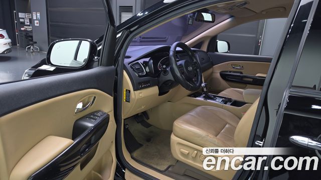 Kia Canival 2018 — photo 10