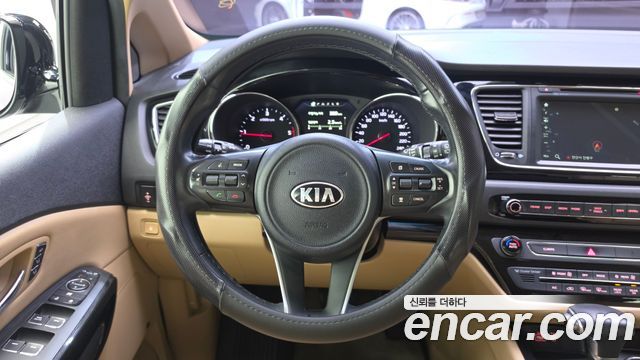 Kia Canival 2018 — photo 13