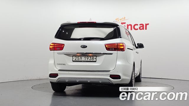 Kia Canival 2019 — photo 4
