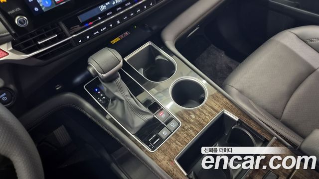 Toyota Sienna 2025 — photo 9