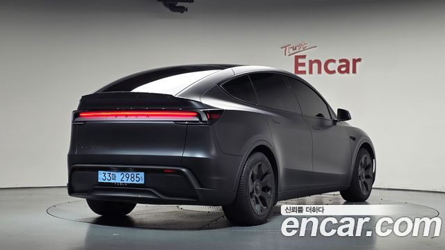 Tesla Model Y 2026 — photo 2