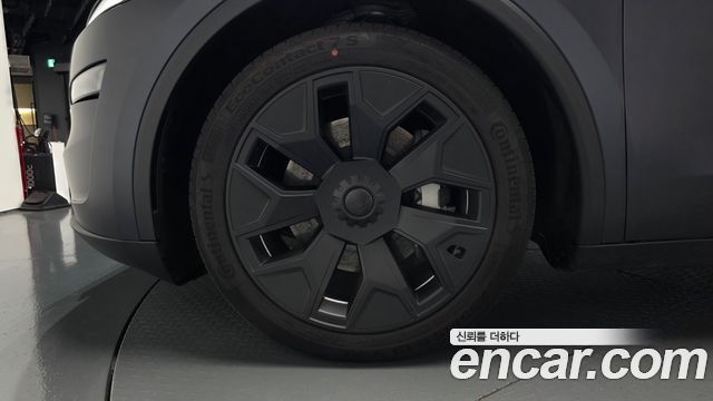 Tesla Model Y 2026 — photo 5