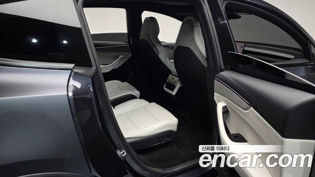 Tesla Model Y 2026 — photo 18