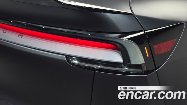 Tesla Model Y 2026 — photo 9