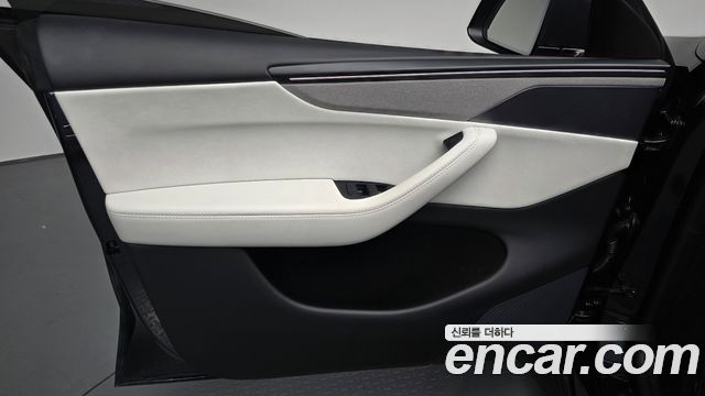 Tesla Model Y 2026 — photo 14