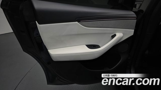 Tesla Model Y 2026 — photo 15
