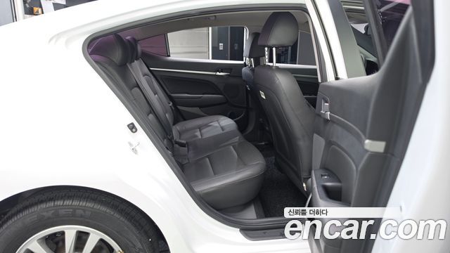 Hyundai AVANTE 2020 — photo 12