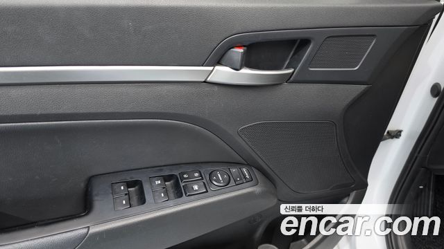 Hyundai AVANTE 2020 — photo 17