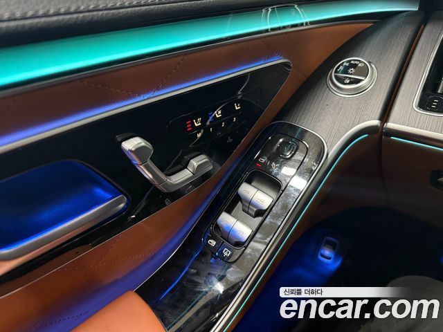 Mercedes-Benz S-Class 2023 — photo 12