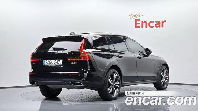 Volvo V60 2021 — photo 2