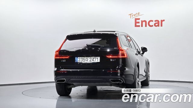 Volvo V60 2021 — photo 4