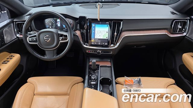 Volvo V60 2021 — photo 10