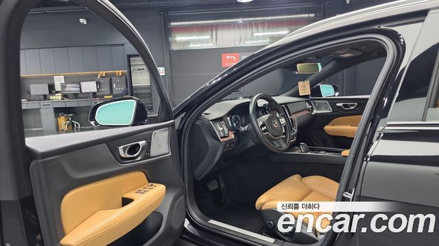 Volvo V60 2021 — photo 13