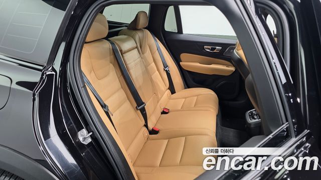 Volvo V60 2021 — photo 17