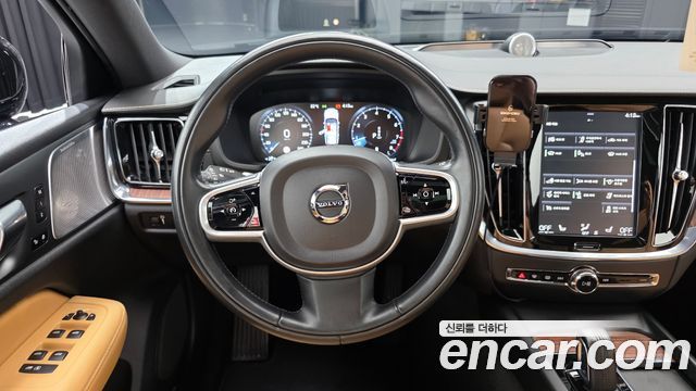 Volvo V60 2021 — photo 19