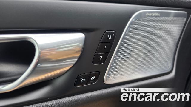 Volvo V60 2021 — photo 26