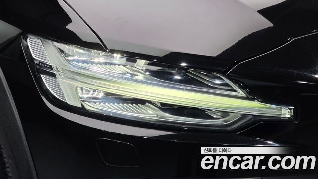 Volvo V60 2021 — photo 8