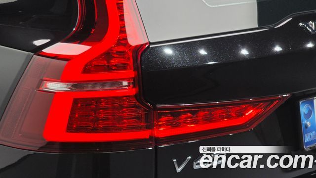 Volvo V60 2021 — photo 9