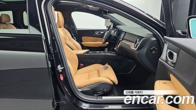 Volvo V60 2021 — photo 16