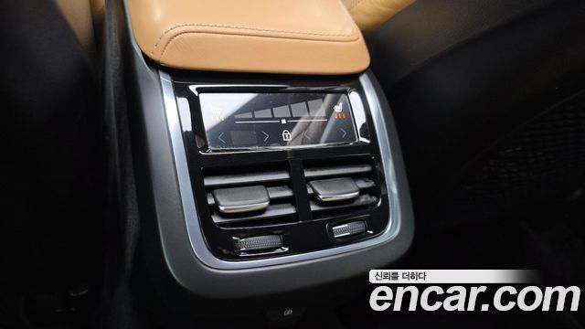 Volvo V60 2021 — photo 32