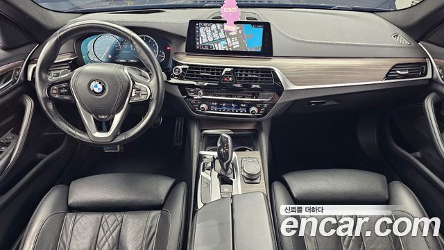 BMW 5-Series 2017 — photo 10