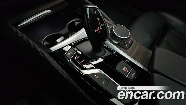 BMW 5-Series 2017 — photo 12