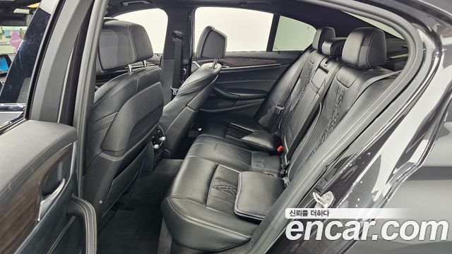 BMW 5-Series 2017 — photo 18