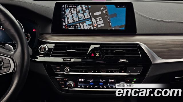 BMW 5-Series 2017 — photo 20