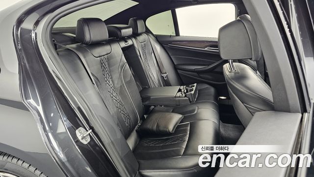 BMW 5-Series 2017 — photo 16