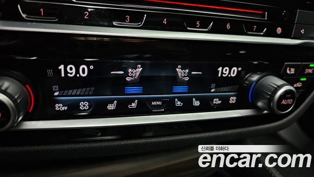 BMW 5-Series 2017 — photo 27