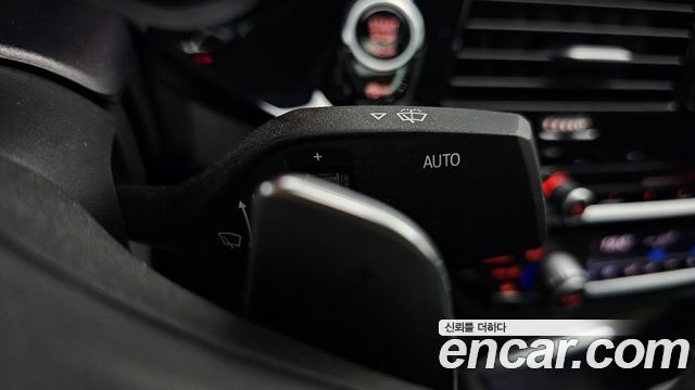 BMW 5-Series 2017 — photo 28