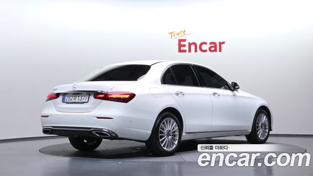 Mercedes-Benz E-Class 2021 — photo 2